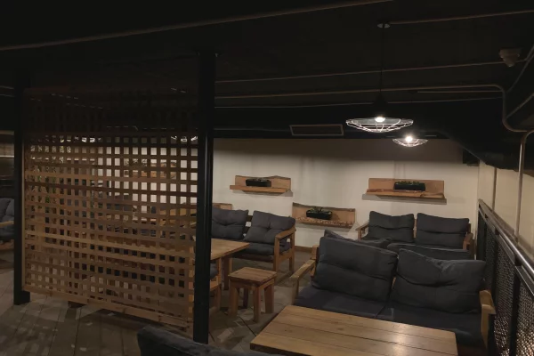 NJESI BIZNESI BAR–KAFE NE SHITJE BULEVARDI PALMAVE LUSHNJE