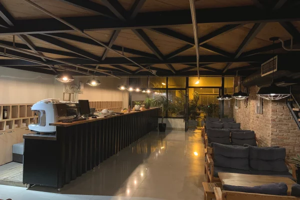 NJESI BIZNESI BAR–KAFE NE SHITJE BULEVARDI PALMAVE LUSHNJE