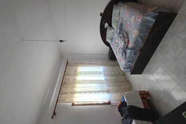 SHITET SHTEPI PRIVATE & DYQANE NE RRUGE KRYESORE LUSHNJE