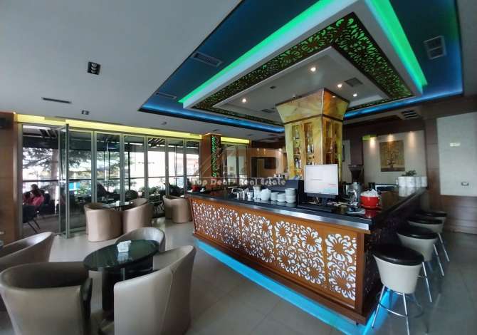 Ambient biznesi me qera 2+1 ne Tirane - 1,300 Euro