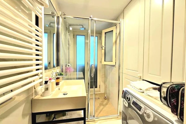 Shtepi ne shitje Penthose(kati i fundit panoramik) ne Tirane, 2+1, Mobilimi E mobiluar, Pagesa 335,000  Euro.