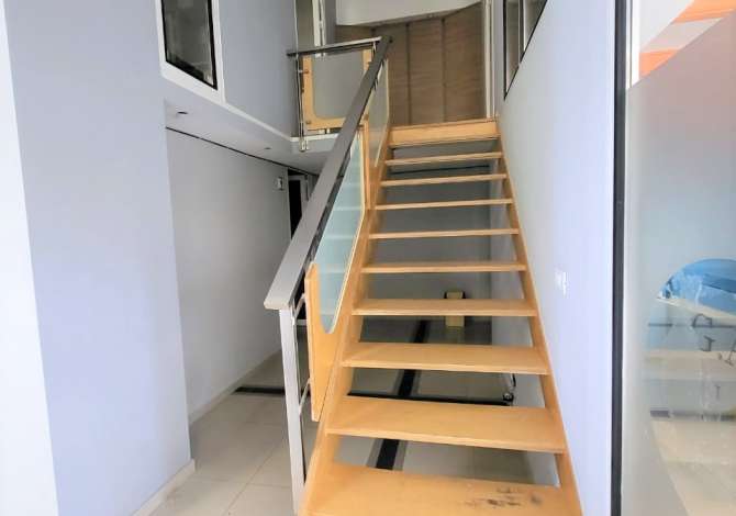 Ambient biznesi me qera 3+1 ne Tirane - 1,000 Euro
