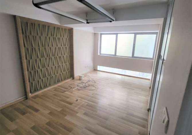 Zyre Me Qera, Rruga E Kavajes, Prane Eco Market, Tirane.