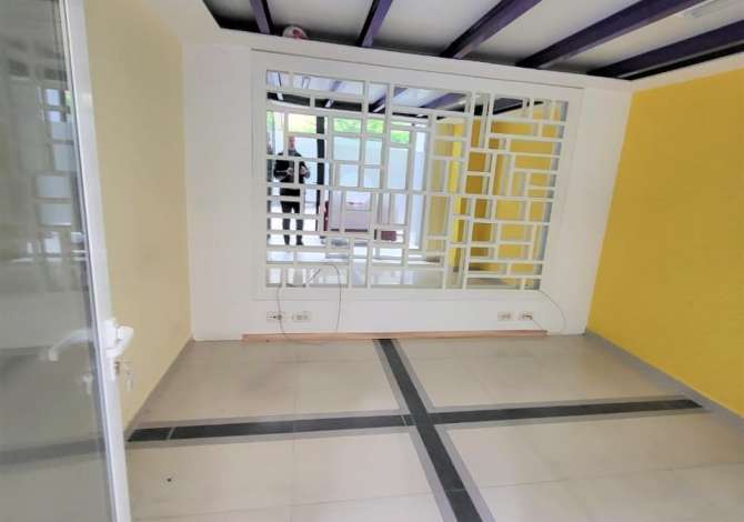 Zyre Me Qera, Rruga E Kavajes, Prane Eco Market, Tirane.