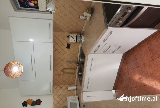 Shtepi me qera Apartament ne Tirane, 2+1, Mobilimi E mobiluar, Pagesa 60,000  Leke.