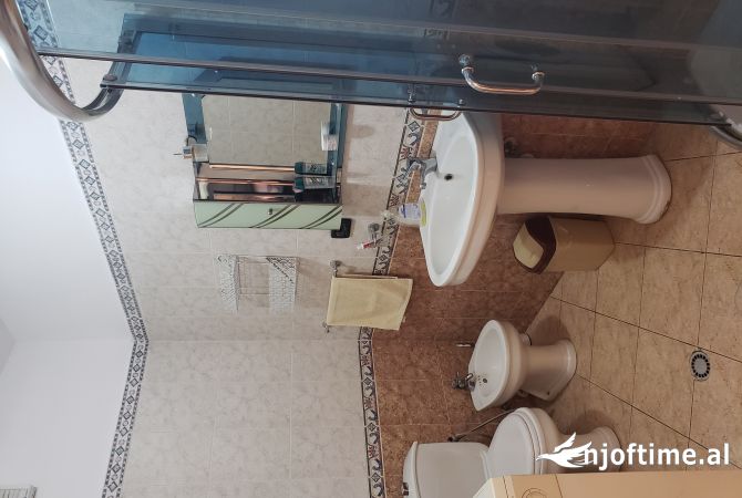 Shtepi me qera 2+1 ne Tirane - 60,000 Leke