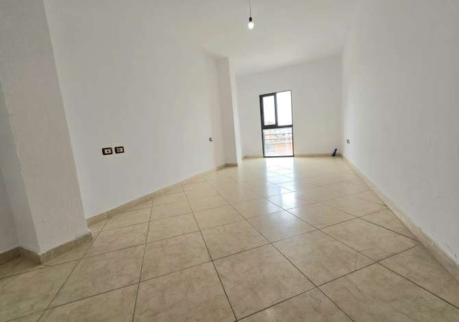 Shtepi ne shitje Apartament ne Tirane, 2+1, Mobilimi Bosh, pa mobiluar, Pagesa 155,500  Euro.