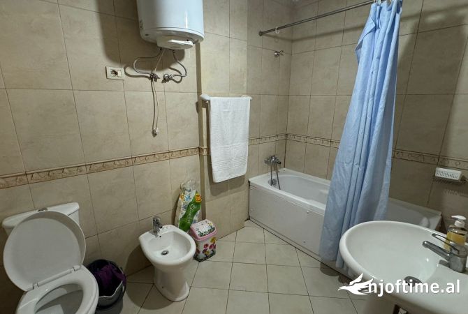 Shtepi me qera Apartament ne Tirane, 2+1, Mobilimi E mobiluar, Pagesa 700  Euro.