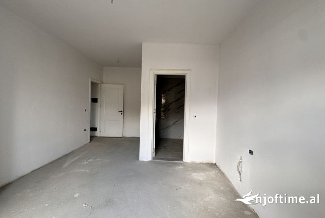 Apartment for sale in Tirana 2+1, Emty