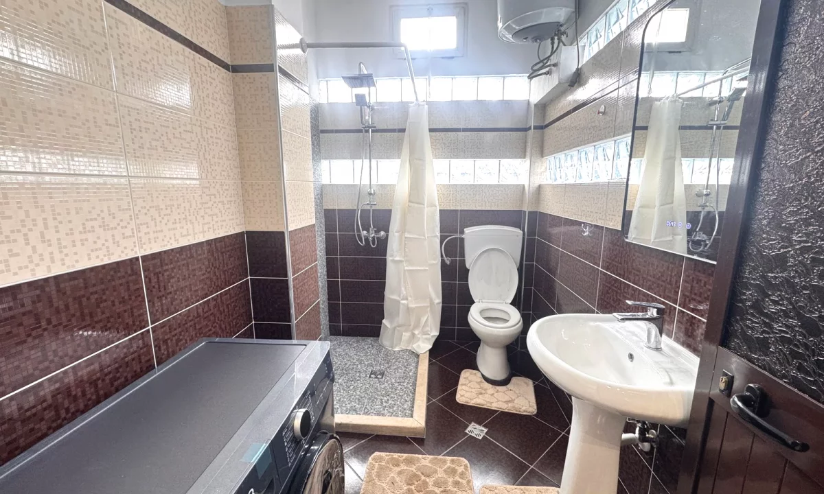 Shtepi me qera Apartament ne Tirane, 2+1, Mobilimi E mobiluar, Pagesa 550  Euro.