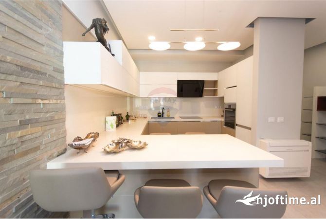 Shtepi me qera 3+1 ne Tirane - 1,150 Euro