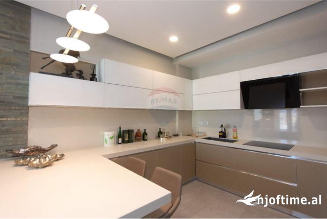 Shtepi me qera 3+1 ne Tirane - 1,150 Euro