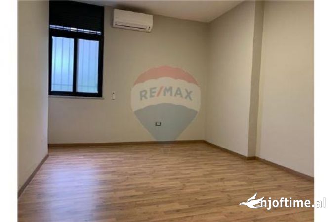 Shtepi me qera Apartament ne Tirane, 2+1, Mobilimi Bosh, pa mobiluar, Pagesa 550  Euro.