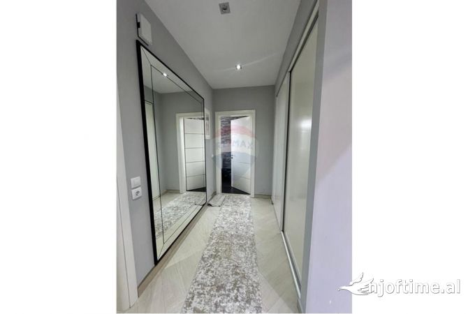 Shtepi ne shitje Apartament ne Tirane, 2+1, Mobilimi E mobiluar, Pagesa 147,000  Euro.