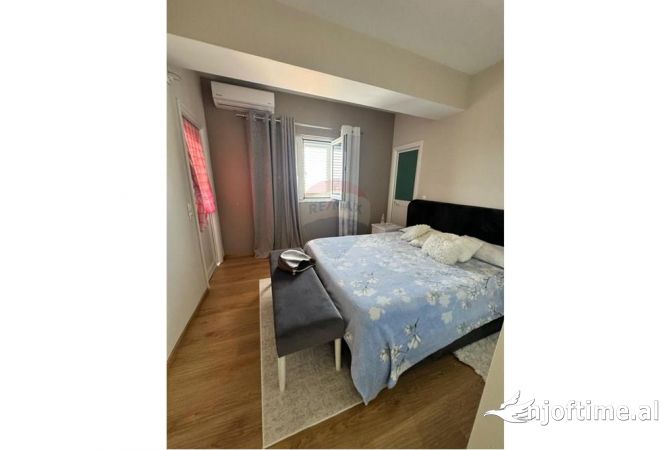 Shtepi ne shitje Apartament ne Tirane, 2+1, Mobilimi E mobiluar, Pagesa 147,000  Euro.