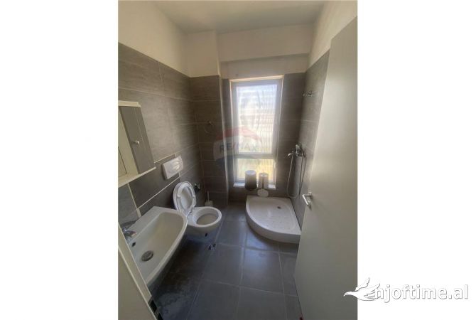 Shtepi ne shitje Apartament ne Tirane, 2+1, Mobilimi E mobiluar, Pagesa 229,000  Euro.