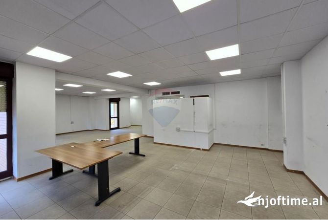 Shtepi me qera 3+1 ne Tirane - 1,800 Euro