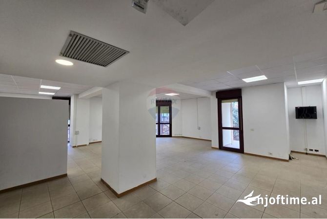 Shtepi me qera 3+1 ne Tirane - 1,800 Euro