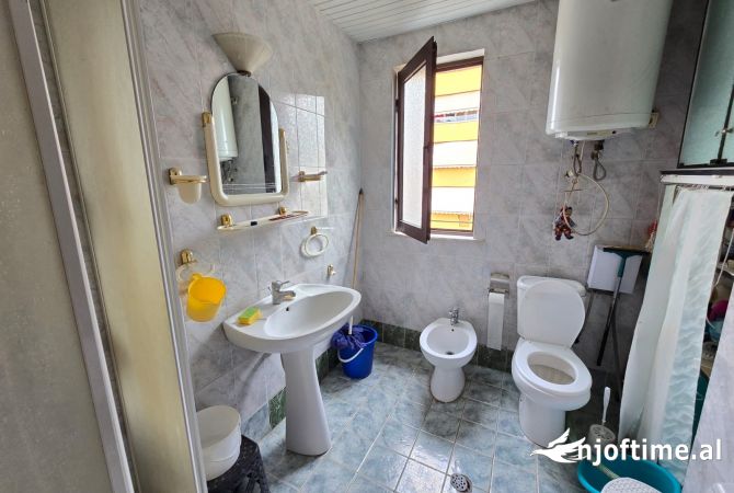 Shtepi ne shitje Apartament ne Tirane, 1+1, Mobilimi E mobiluar, Pagesa 100,000  Euro.