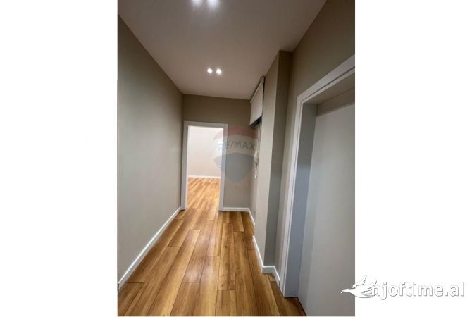 Shtepi ne shitje Apartament ne Tirane, 1+1, Mobilimi Bosh, pa mobiluar, Pagesa 135,000  Euro.