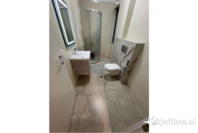 Shtepi ne shitje Apartament ne Tirane, 1+1, Mobilimi Bosh, pa mobiluar, Pagesa 135,000  Euro.