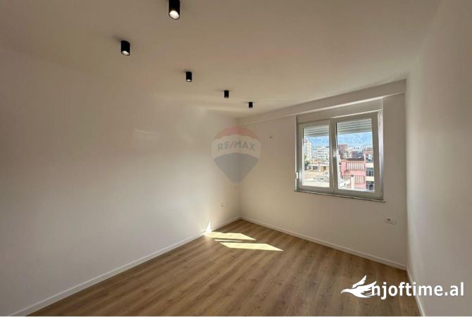 Shtepi ne shitje Apartament ne Tirane, 2+1, Mobilimi Bosh, pa mobiluar, Pagesa 195,000  Euro.