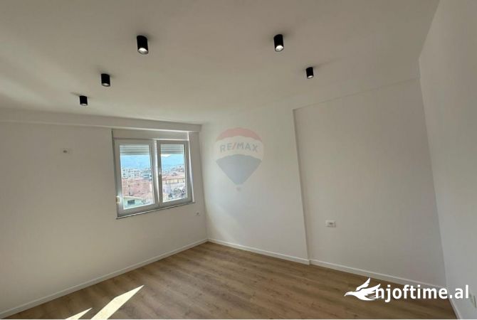 Shtepi ne shitje Apartament ne Tirane, 2+1, Mobilimi Bosh, pa mobiluar, Pagesa 195,000  Euro.