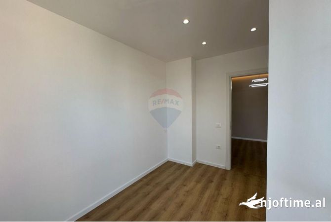 Shtepi ne shitje Apartament ne Tirane, 2+1, Mobilimi Bosh, pa mobiluar, Pagesa 195,000  Euro.