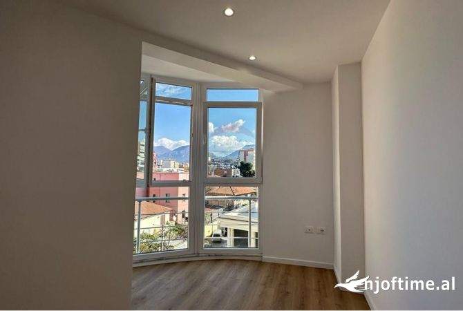 Shtepi ne shitje Apartament ne Tirane, 2+1, Mobilimi Bosh, pa mobiluar, Pagesa 195,000  Euro.