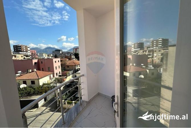 Shtepi ne shitje Apartament ne Tirane, 2+1, Mobilimi Bosh, pa mobiluar, Pagesa 195,000  Euro.
