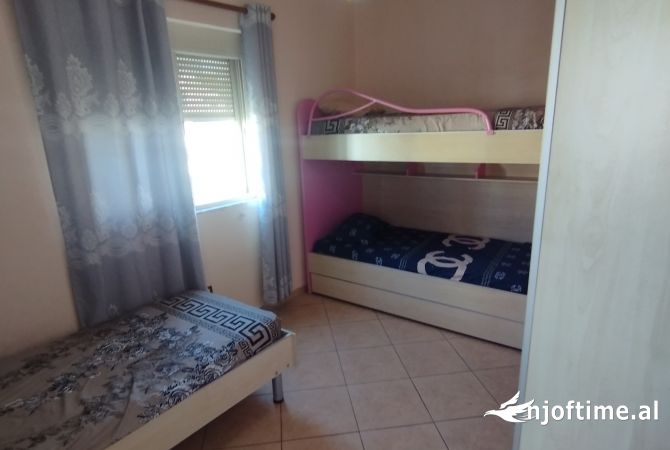 Shtepi ne shitje Apartament ne Durres, 2+1, Mobilimi E mobiluar, Pagesa 120,000  Euro.