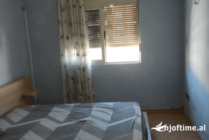 Shtepi ne shitje Apartament ne Durres, 2+1, Mobilimi E mobiluar, Pagesa 120,000  Euro.