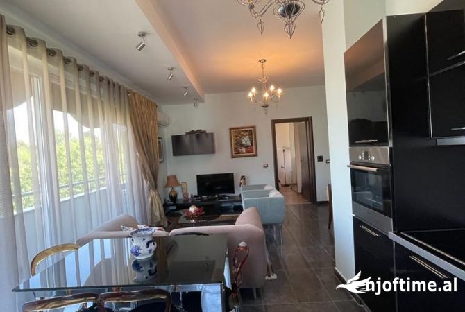 Shtepi me qera Apartament ne Tirane, 1+1, Mobilimi E mobiluar, Pagesa 1,000  Euro.