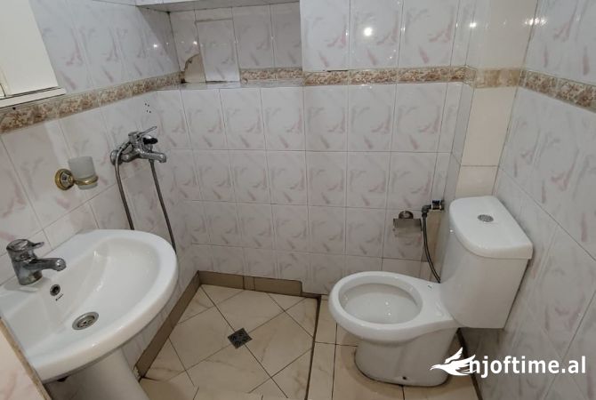 Shtepi me qera Apartament ne Tirane, 1+1, Mobilimi E mobiluar, Pagesa 45,000  Leke.