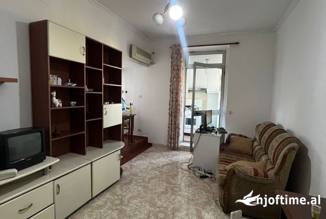 Shtepi me qera Apartament ne Tirane, 1+1, Mobilimi E mobiluar, Pagesa 45,000  Leke.