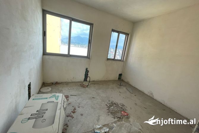 Shtepi ne shitje Apartament ne Tirane, 2+1, Mobilimi Bosh, pa mobiluar, Pagesa 100,000  Euro.