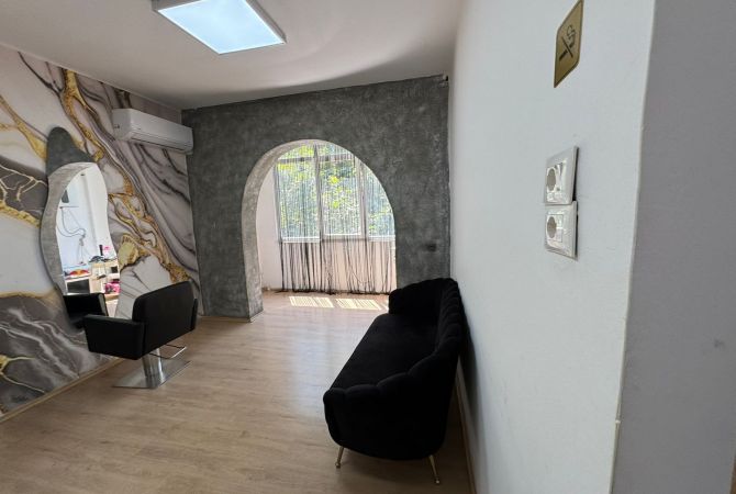 Jepet me qera Ambient Biznesi 2+1 tek Rruga Kavajes ( Perball Square 21 )