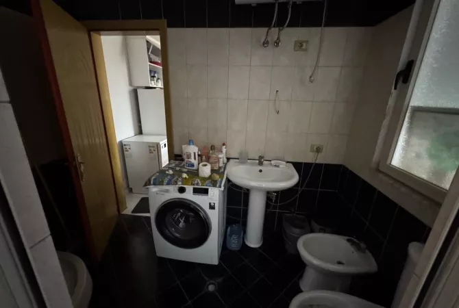 Shtepi me qera 2+1 ne Tirane - 300 Euro