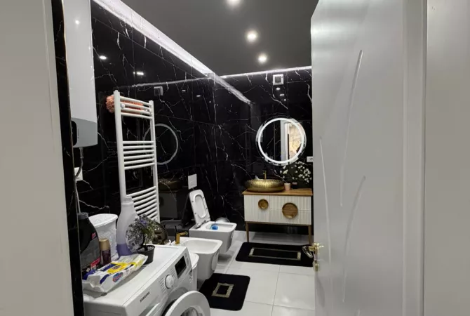 Shtepi ne shitje Apartament ne Tirane, 2+1, Mobilimi E mobiluar, Pagesa 160,000  Euro.