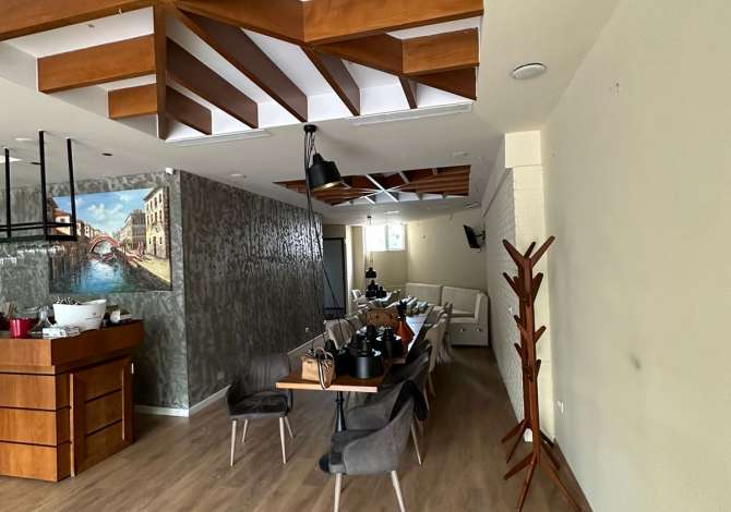 Jepet me qera Ambjent Restoranti Duplex ne zonen e bllokut