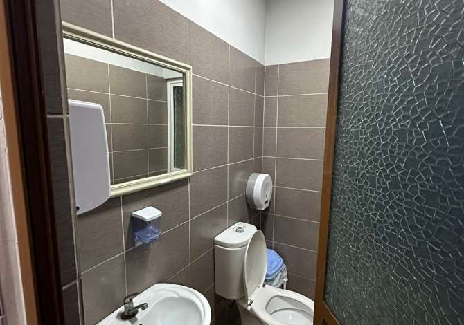 Jepet me qera ambjent biznesi tek Stadiumi Dinamo