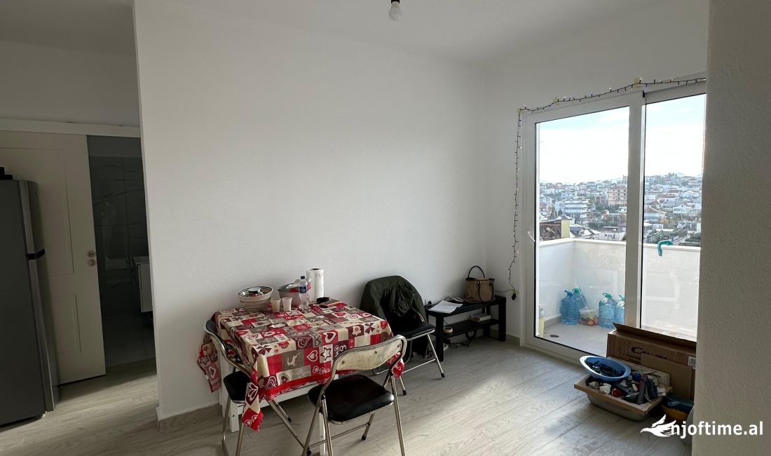 Shtepi ne shitje Apartament ne Tirane, 1+1, Mobilimi Pjeserisht e mobiluar, Pagesa 40,000  Euro.