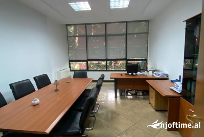 Ambient biznesi me qera 3+1 ne Tirane - 4,000 Euro