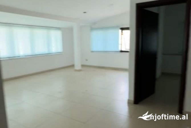 Ambient biznesi me qera 3+1 ne Tirane - 1,500 Euro