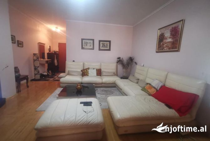 Shtepi me qera 3+1 ne Tirane - 800 Euro