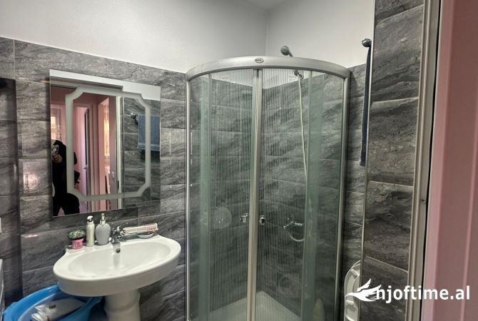 Shtepi ne shitje Shtepi Private ne Tirane, 3+1, Mobilimi E mobiluar, Pagesa 250,000  Euro.