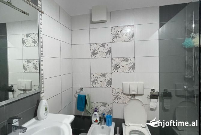 Shtepi ne shitje Apartament ne Tirane, 2+1, Mobilimi E mobiluar, Pagesa 245,000  Euro.