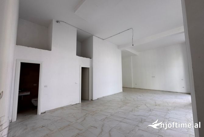 Ambient biznesi me qera 1+1 ne Tirane - 1,600 Euro