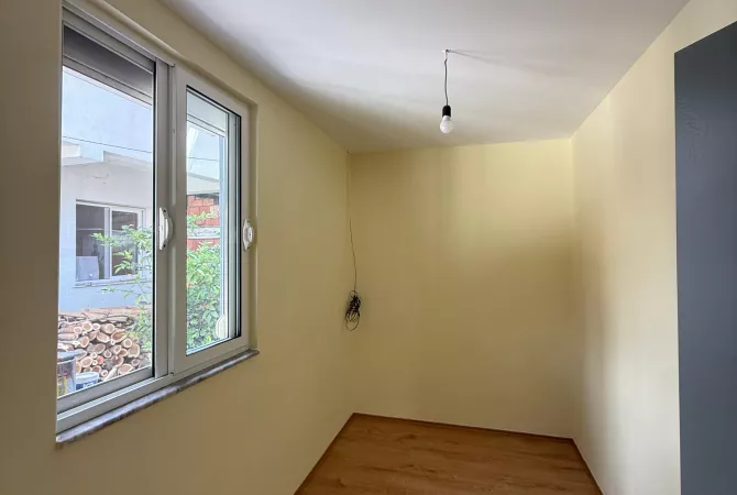 Jepet me qira shtepi private me oborr ne Don Bosko