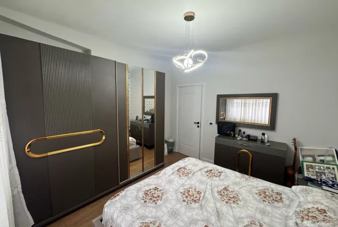 Shtepi ne shitje Apartament ne Tirane, 2+1, Mobilimi E mobiluar, Pagesa 155,000  Euro.